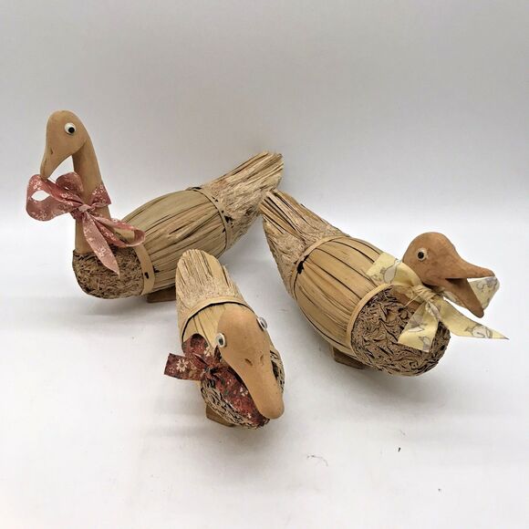 Vintage Folk Art Duck or Goose Handmade Carved Primitive Wicker Mancave Decoy - Picture 6 of 11